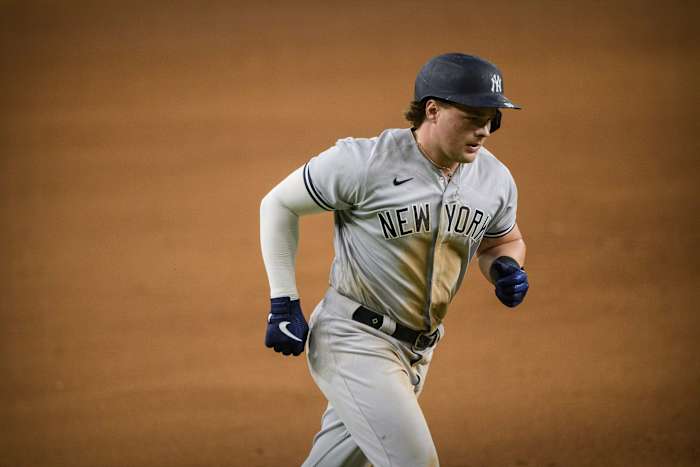 Luke Voit running bases